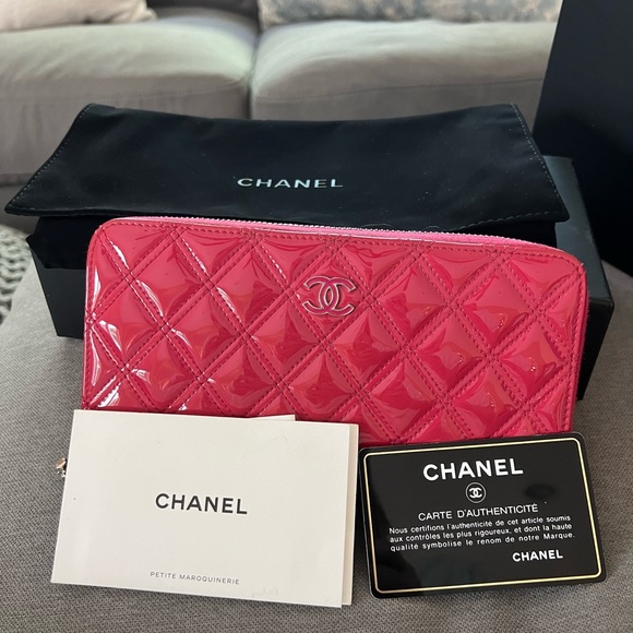 Chanel gusset zip wallet - Picture 7 of 13